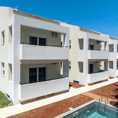 Miralis Apartments 니키아나 외부 사진