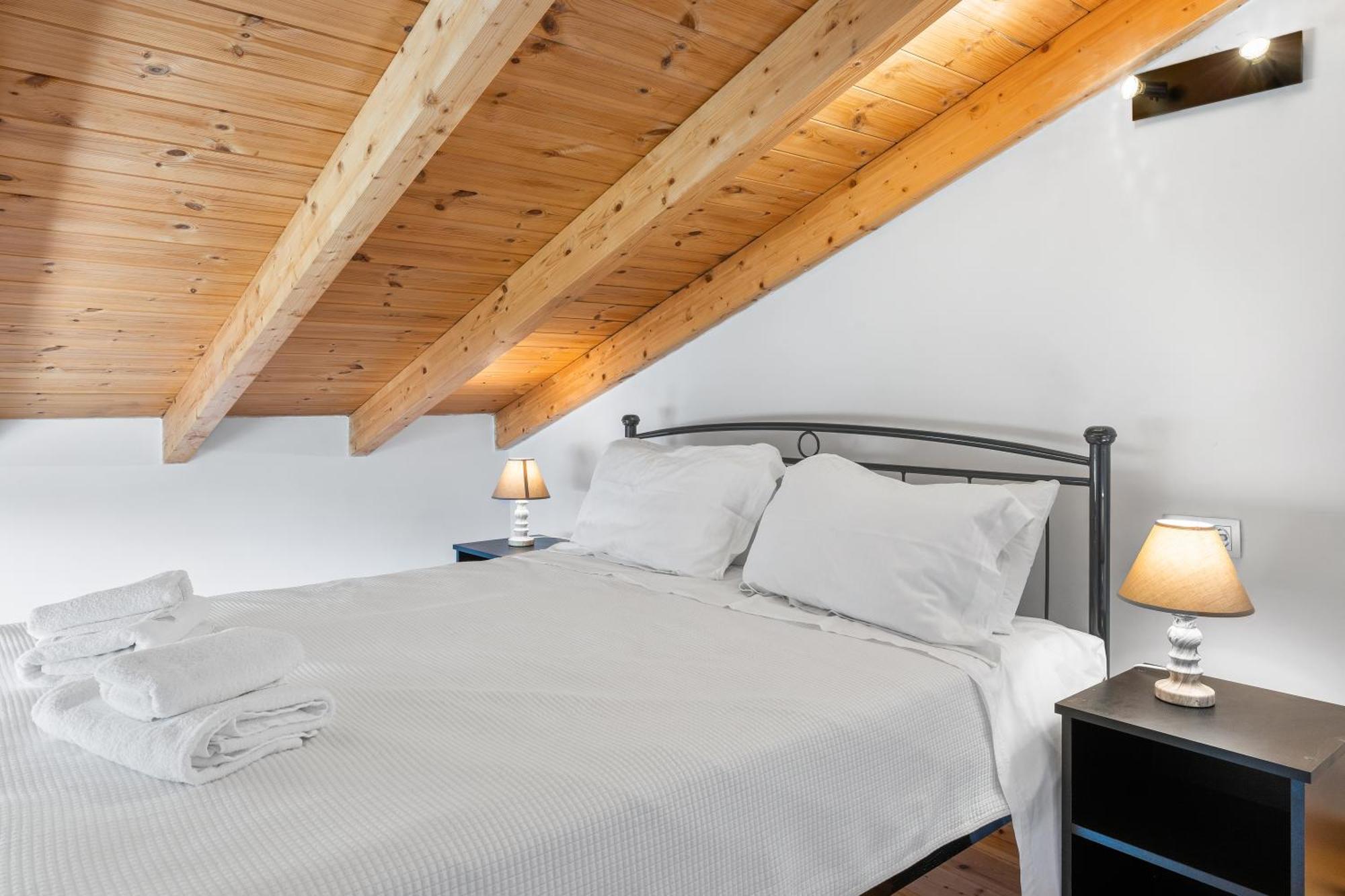 Miralis Apartments 니키아나 외부 사진